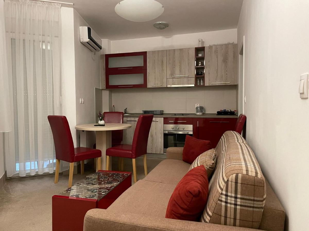 Holiday Wing Apartment 2 Jagodina Exterior foto