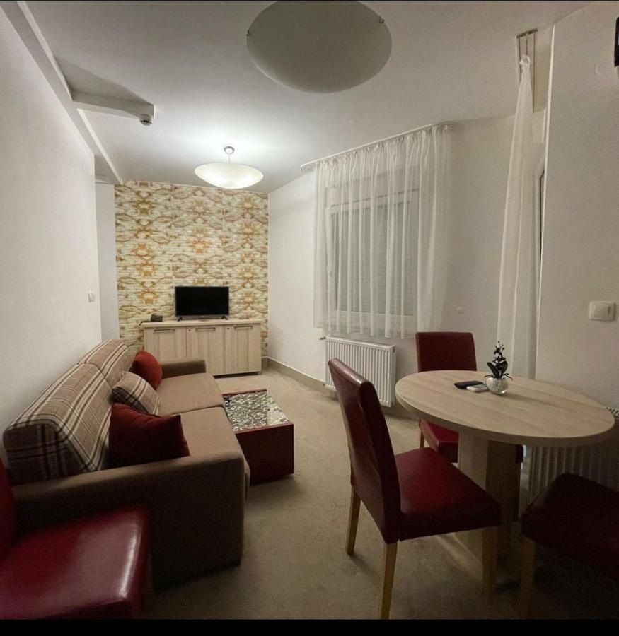 Holiday Wing Apartment 2 Jagodina Exterior foto